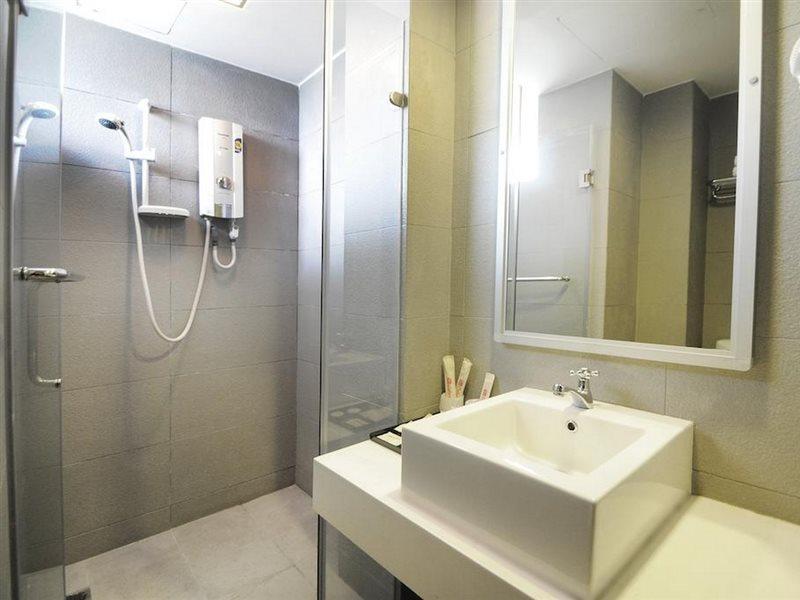 Celyn City Hotel Кота-Кинабалу Экстерьер фото